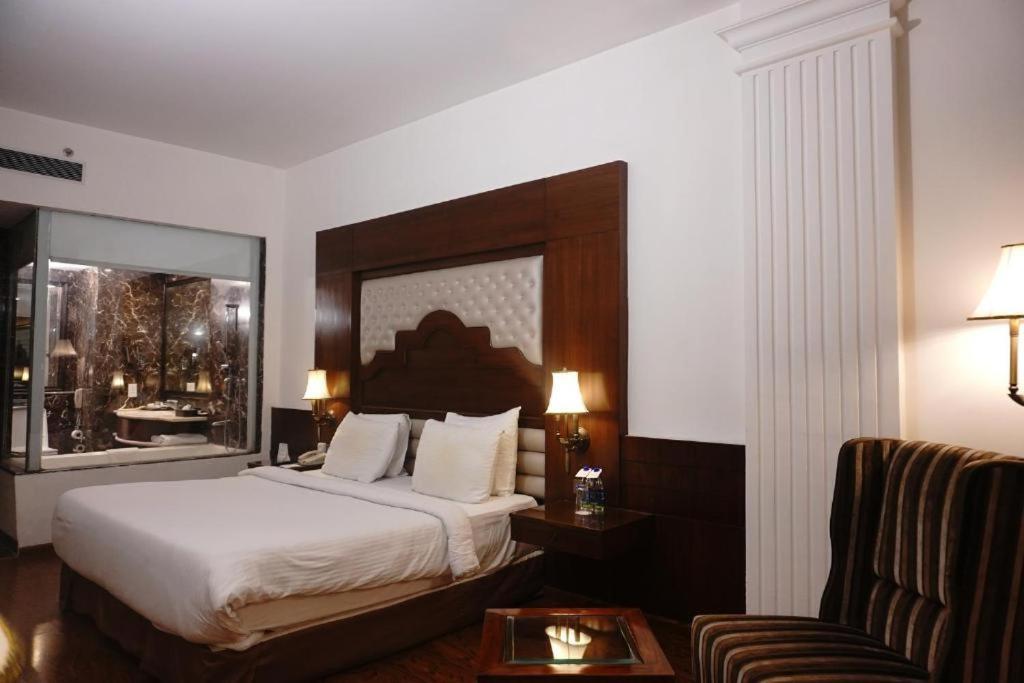 Ramada Plaza By Wyndham, Chandigarh होटल 4*