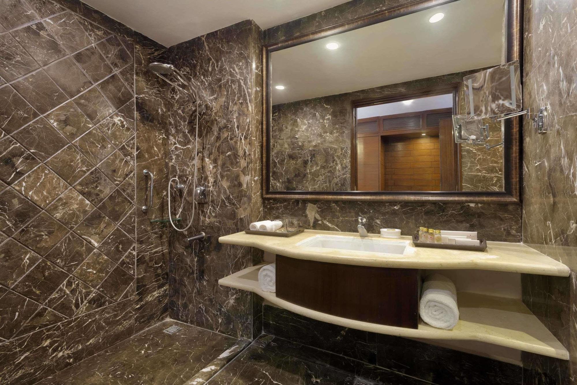 होटल Ramada Plaza By Wyndham, Chandigarh 4*