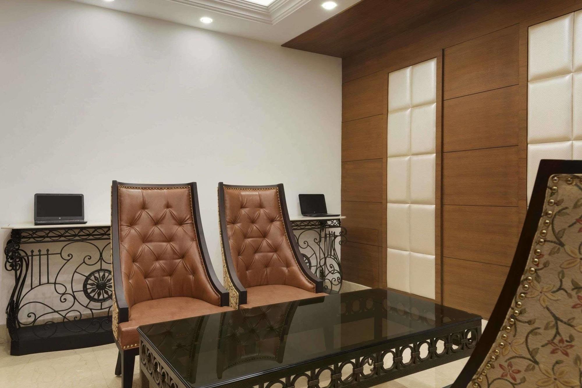Ramada Plaza By Wyndham, Chandigarh होटल 4*