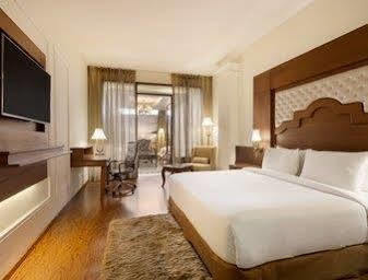 Ramada Plaza By Wyndham, Chandigarh 4*